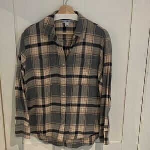 Old Navy Women's Plaid Button-Down Shirt - Black and Cream
